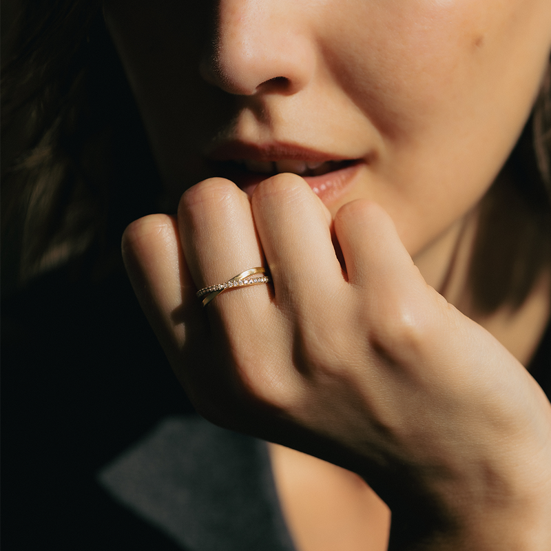 Diamond Crossover Ring (0.15 ct)