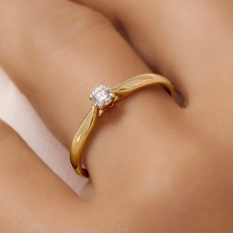 Four Prong Diamant Solitär Tapered Ring (0.10 ct)