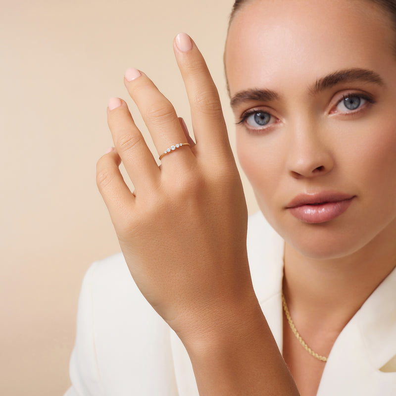 Diamond Graduated Ring (0.17 ct)