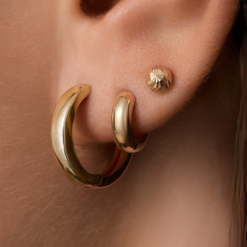 Brede Kleine Huggie Hoops (10mm)