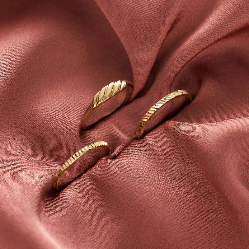 Dünner Croissant Dome Ring