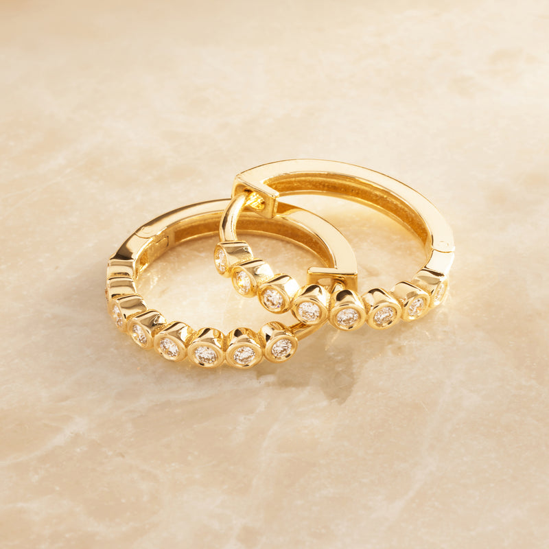 Bezel Set Diamant Kleine Hoops (15mm) (0.15 ct)