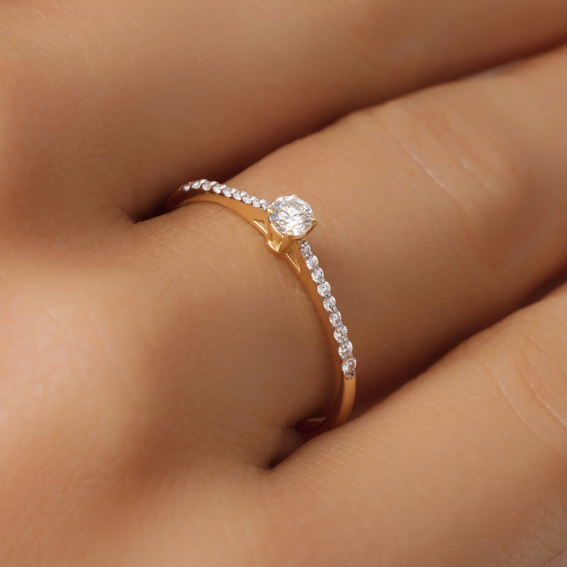 Four Prong Diamant Solitär Pavé Tapered Ring (0.20 ct)