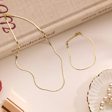 18 Karat Gold Herringbone Set - 2