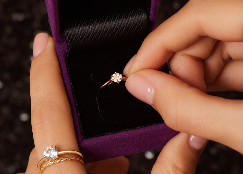 Are the jewellery pieces made from 100% real diamonds and gold?