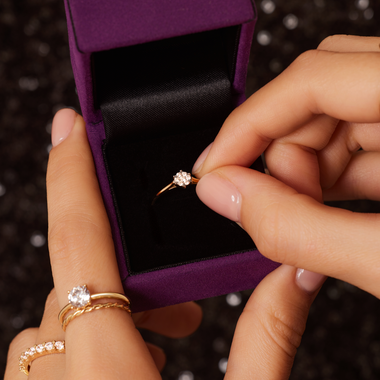 14 Karaat Goud Four Prong Round Cut Zirkonia Ring - 14