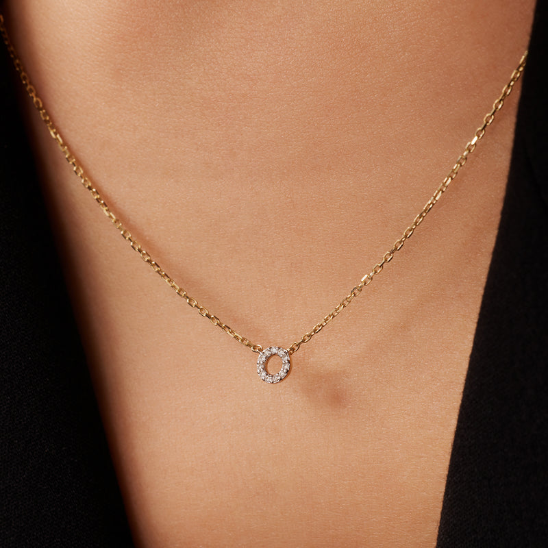 Collar con Colgante de Halo Abierto y Diamante (0.03 ct)