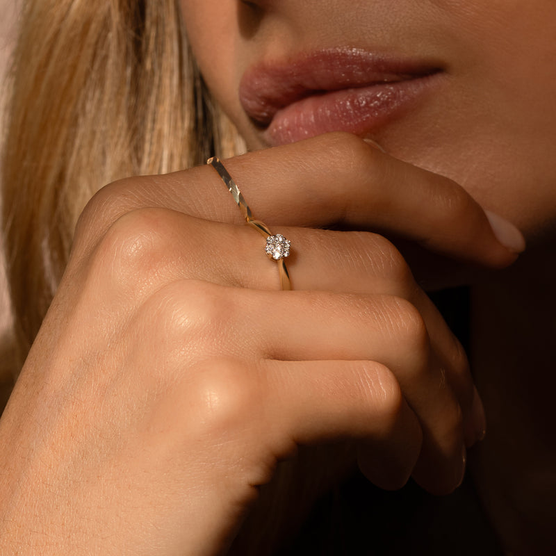 Diamond Cluster Tapered Ring (0.15 ct)