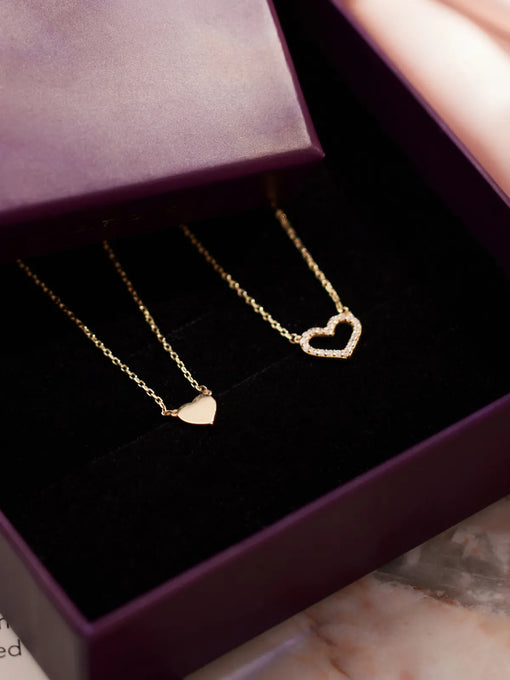 Hoe wordt het gouden armbandje met hartje verpakt?