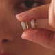 Pavé Zirkonia Bred Huggie Creoler (12mm)