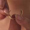 Oro de 14 Quilates Puffy Heart Hoop Charm - 4