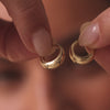 14 Karaat Goud Brede Dome Kleine Hoops (14mm) - 4