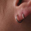 585er Weißgold mit Diamanten Pavé Diamant Mini Huggie Creolen (8mm) (0.05 ct) - 3