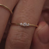 14 Karat Guld med Diamanter Smal Diamond Trilogi Ring (0.10 ct) - 4